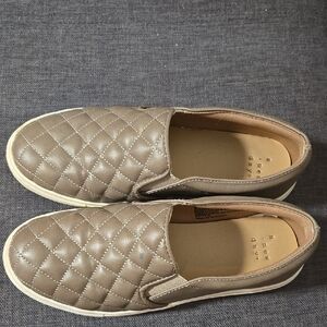 Women's Quilted Slip-On Shoes - Brown
